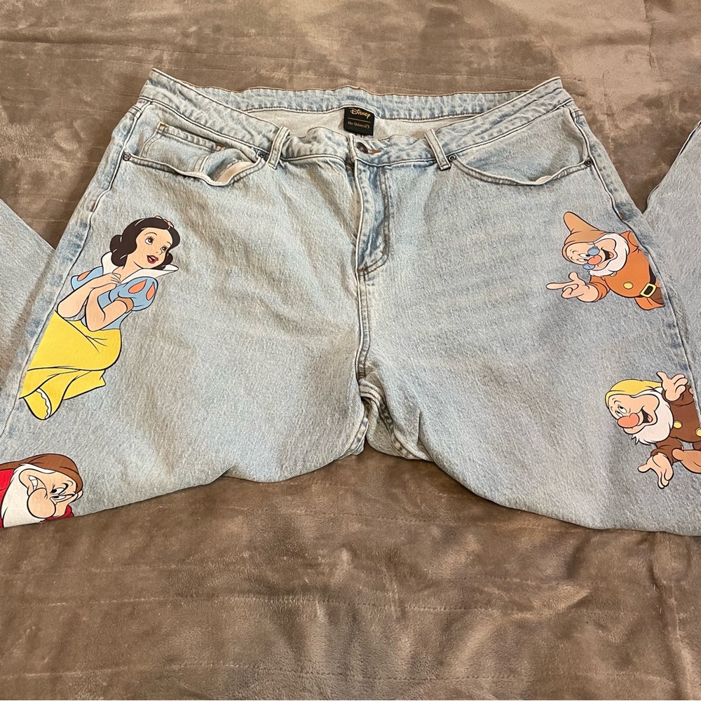Disney Her Universe Plus Size Snow White & The Seven Dwarves Mom Jeans size 20